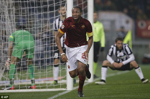 Cận cảnh AS Roma cầm hòa Juventus ở vòng 25 Serie A