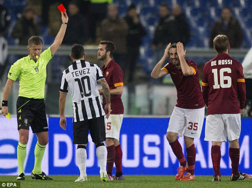 Cận cảnh AS Roma cầm hòa Juventus ở vòng 25 Serie A