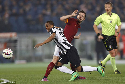 Cận cảnh AS Roma cầm hòa Juventus ở vòng 25 Serie A