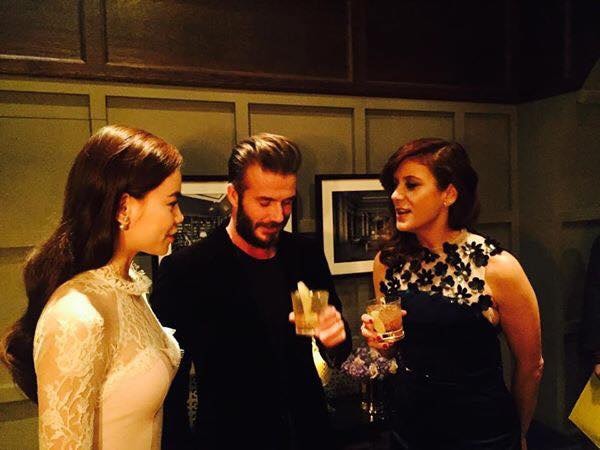 Tóc Tiên, Hà Hồ thi nhau post ảnh chụp cùng David Beckham trong bữa tiệc tại London