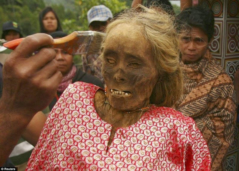 Ghé thăm bộ lạc có nghi thức an táng kỳ lạ tại Indonesia