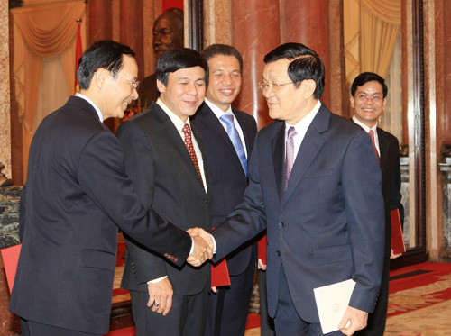 Chủ tịch nước Trương Tấn Sang trao quyết định phong hàm cho các Đại sứ