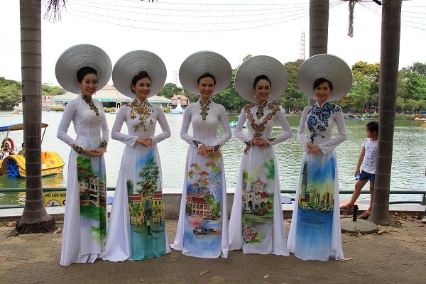 Thướt tha lễ hội áo dài 2015