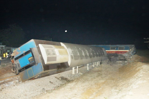 Tai nạn tàu hỏa nghiêm trọng trên đường sắt Bắc Nam, lái tàu chết tại chỗ