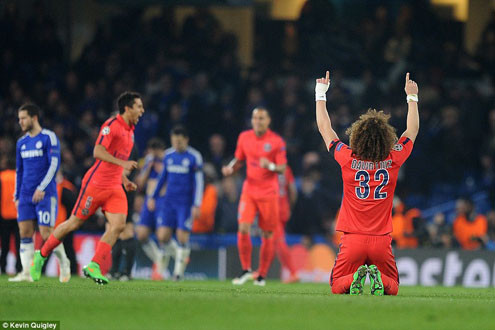 Người cũ của Chelsea, David Luiz xin lỗi vì hành động ăn mừng