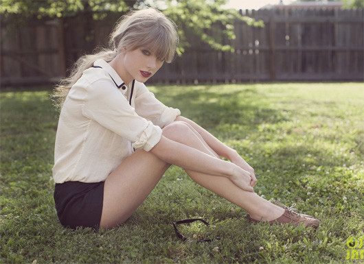 Taylor Swift tự tin xuống phố, khoe đôi chân được mua bảo hiểm 40 triệu USD