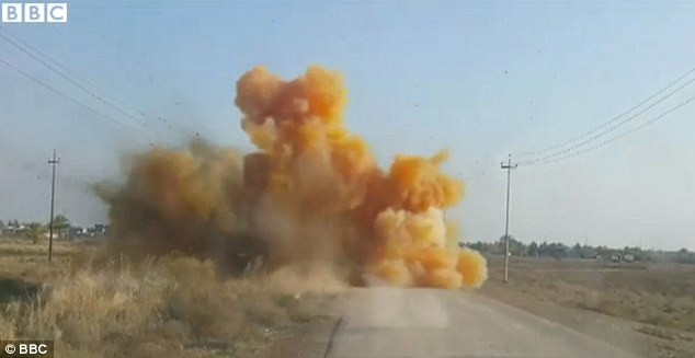 IS sử dụng bom chứa khí độc để tấn công quân đội Iraq