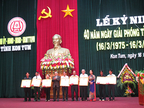 Long trọng kỷ niệm 40 năm ngày giải phóng Kon Tum 