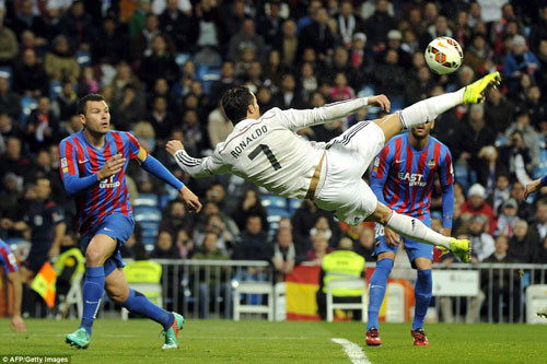 Real Madrid thắng nhàn Lavente: Bale đã ghi bàn trở lại