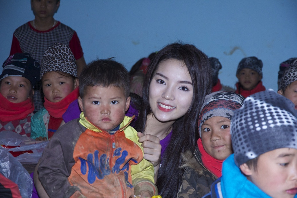 Hoa hậu Kỳ Duyên mang Xuân ấm đến trẻ em Khau Vai