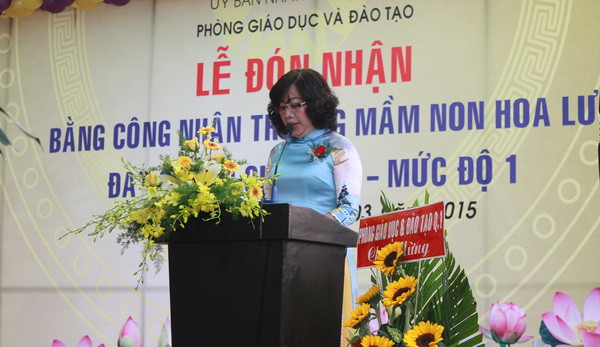 Cô Nguyễn Thị Hoa, Bí thư chi bộ, Hiệu trưởng Trường mầm non Hoa Lư phát biểu tại buổi lễ
