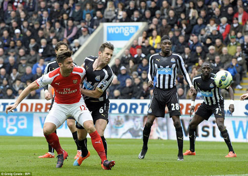 Cận cảnh Newcastle - Arsenal 1-2: Giroud giúp Pháo nổ vang trời
