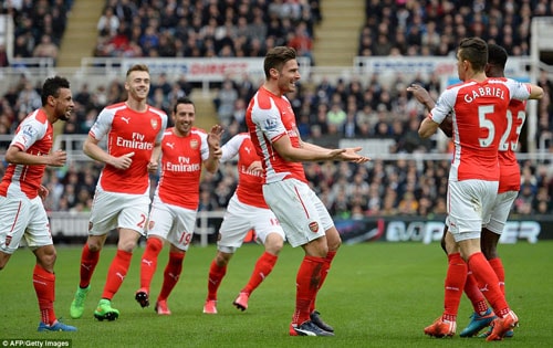 Cận cảnh Newcastle - Arsenal 1-2: Giroud giúp Pháo nổ vang trời