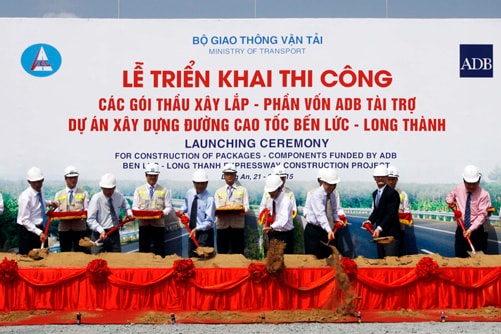 Thi công các gói thầu xây lắp dự án cao tốc Bến Lức - Long Thành 