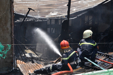 TP.HCM: Bà hỏa thiêu rụi căn nhà 2 tầng 