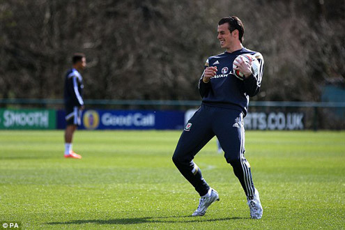 Tin nóng trong ngày: Bale bám trụ tại Real; Falcao hết cửa ở Chelsea