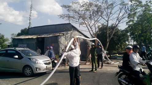 Cà Mau: Cháy gần trạm xăng, nhiều người hốt hoảng