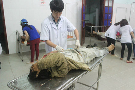 Những hình ảnh cứu hộ đầu tiên các nạn nhân vụ sập giàn giáo Formosa
