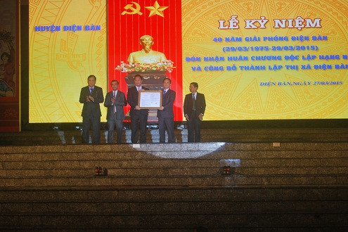Công bố quyết định thành lập thị xã Điện Bàn thuộc tỉnh Quảng Nam