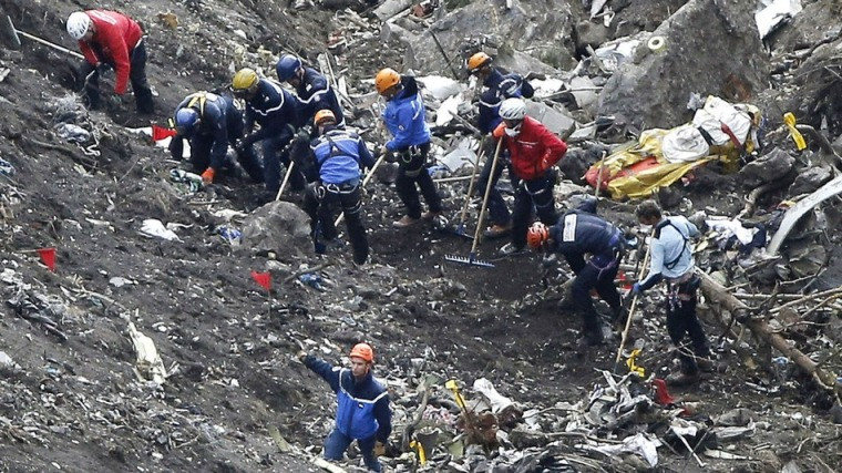 Chấm dứt chiến dịch tìm kiếm thi thể nạn nhân Airbus A320, Germanwings “bị tuýt còi”