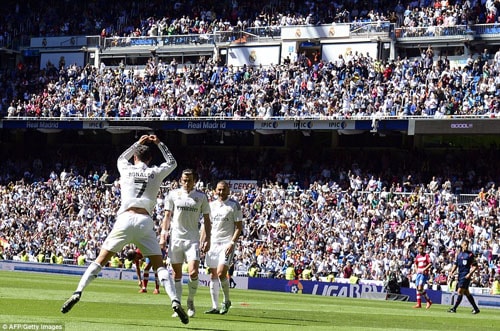 Cận cảnh Ronaldo ghi 5 bàn, Real thắng Granada 9-1