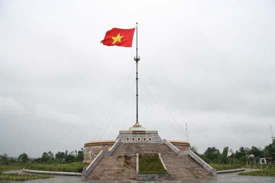 Cột cờ huyền thoại bên bờ sông Bến Hải