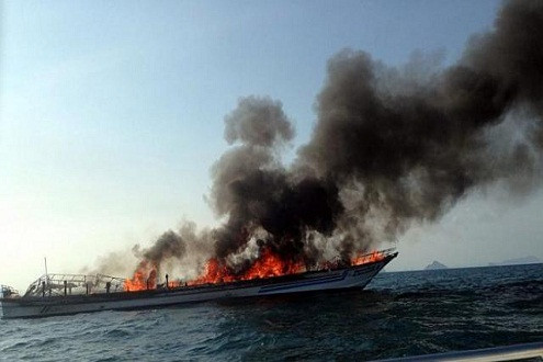 Thái Lan: Cháy phà du lịch, hàng trăm người nhảy xuống biển thoát chết