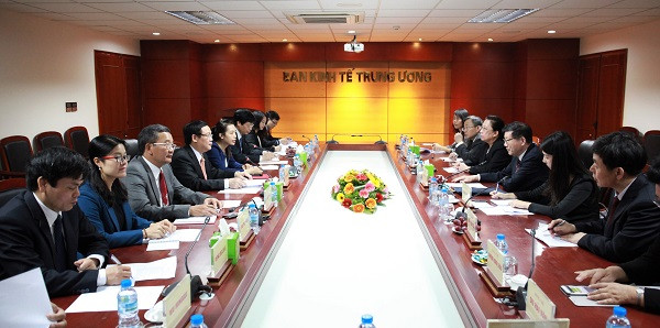 Ban Kinh tế Trung ương làm việc với Đoàn Nghiên cứu phát triển Quốc Vụ viện Trung Quốc