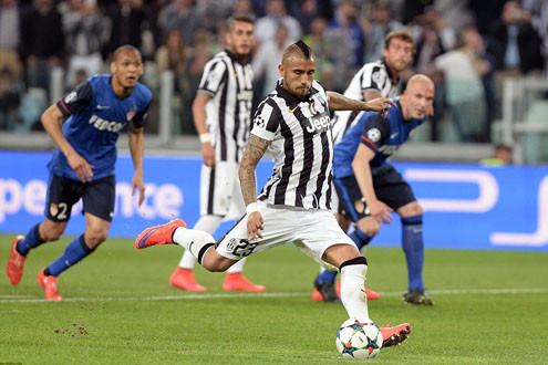 Juventus thắng Monaco trên chấm phạt đền