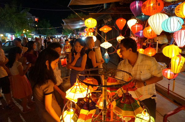 Khám phá những khu chợ đêm nổi tiếng dọc chiều dài đất nước