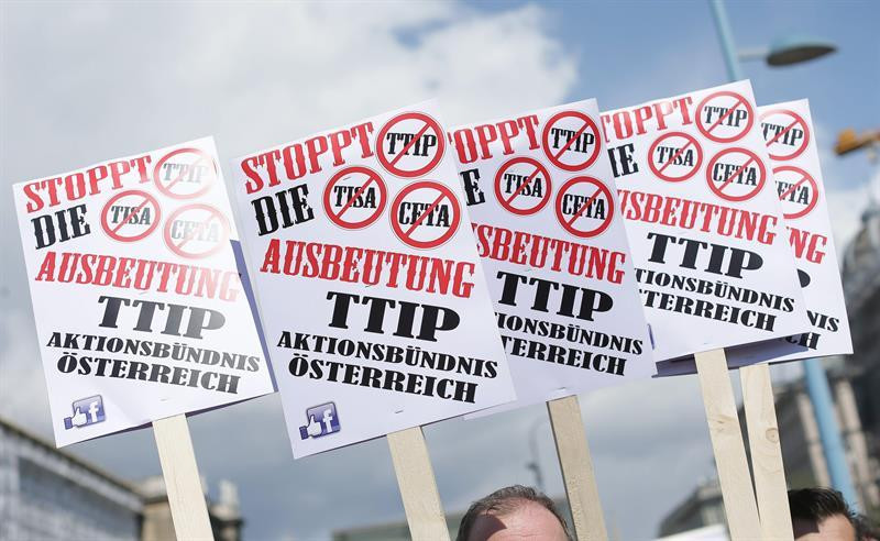 Châu Âu nổi sóng biểu tình phản đối Hiệp định TTIP 