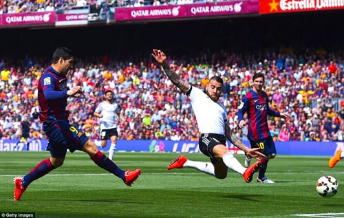 Messi ghi bàn phút cuối, Barca thắng Valencia 2-0