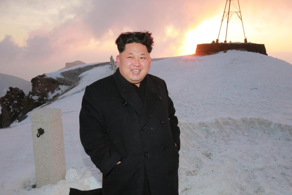 Kim Jong-Un chinh phục đỉnh núi cao nhất Triều Tiên