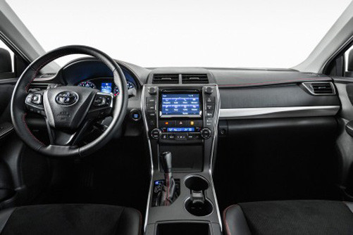 Vừa ra mắt, Toyota Camry phiên bản 2015 đã đắt khách