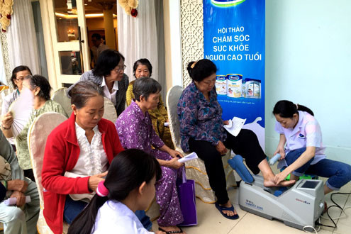 Vinamilk chăm sóc sức khỏe người cao tuổi TP.Hồ Chí Minh, Long An