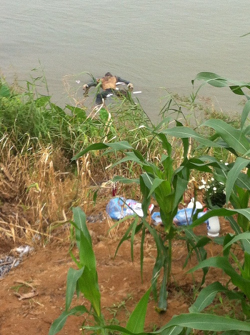 Hưng Yên:  Tìm thấy thi thể hai nữ sinh mất tích trên sông Hồng