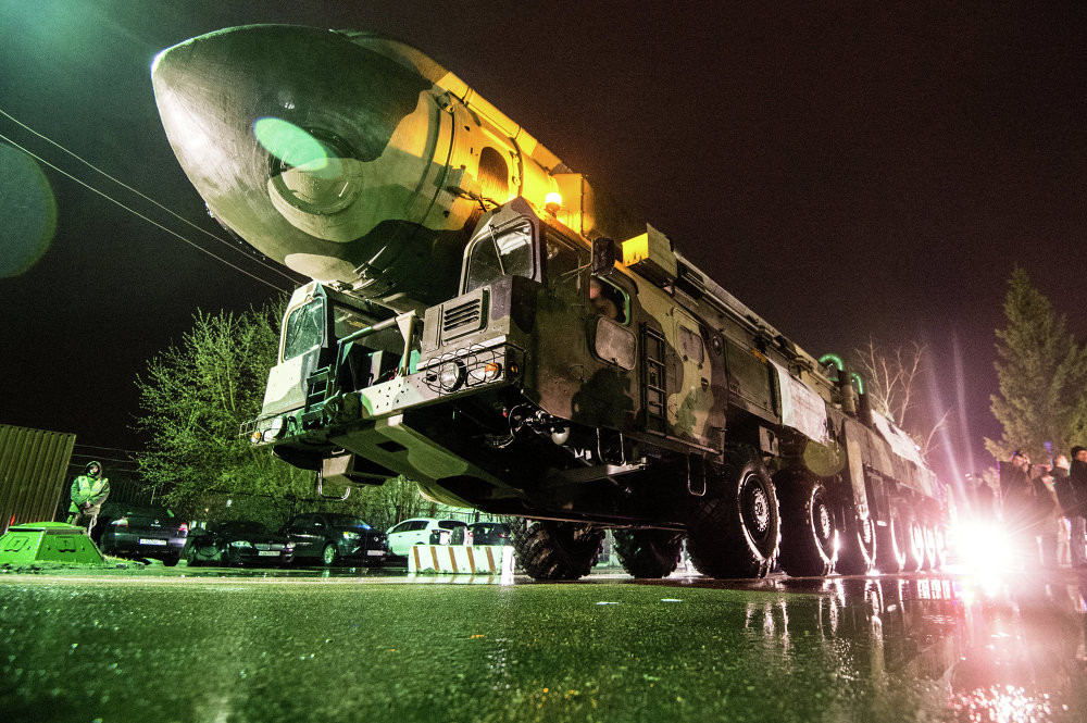 Bệ phóng ICBM Topol-M đến Moscow tham gia triển lãm vũ khí
