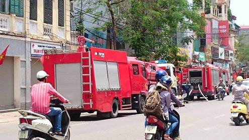 Hà Nội: Cháy lớn ở tòa nhà 4 tầng trên phố Nguyễn Thái Học