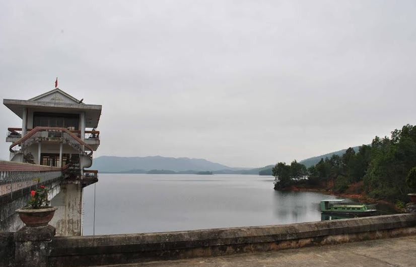 Đến với khu du lịch sinh thái hồ Phú Ninh
