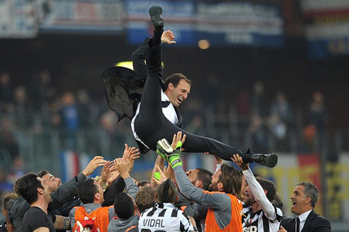 Thắng Sampdoria, Juventus lên ngôi vương sớm