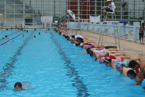 Cung thể thao dưới nước mở cửa đón nhân dân đến bơi và học bơi