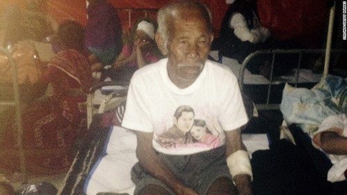Cụ ông 101 tuổi sống sót kỳ diệu sau 7 ngày kẹt trong đống đổ nát ở Nepal