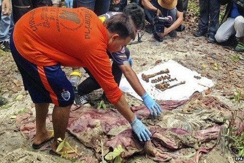 Thái Lan: Phát hiện 2 trại buôn người và 2 bộ xương bị trói
