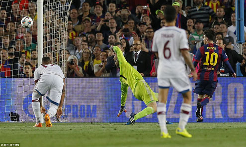 Barcelona- Bayern Munich 3-0: Ai cản được Messi?