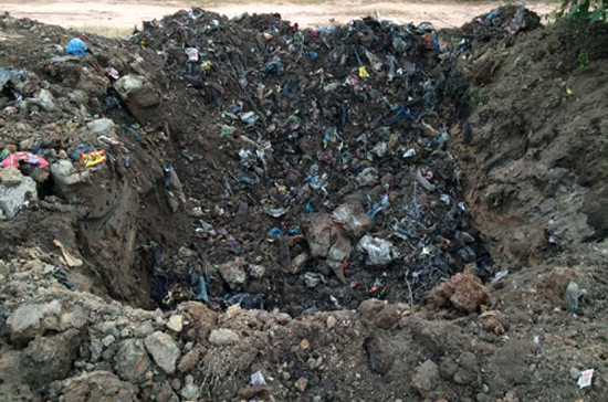 Bắc Giang: Ai đã đào 1 tấn nầm lợn bị tiêu hủy, chôn lấp?