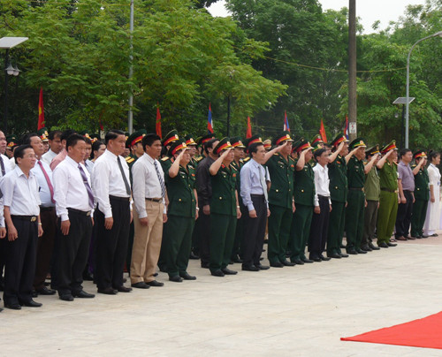 An táng hài cốt 29 liệt sỹ quân tình nguyện Việt Nam hi sinh tại Lào