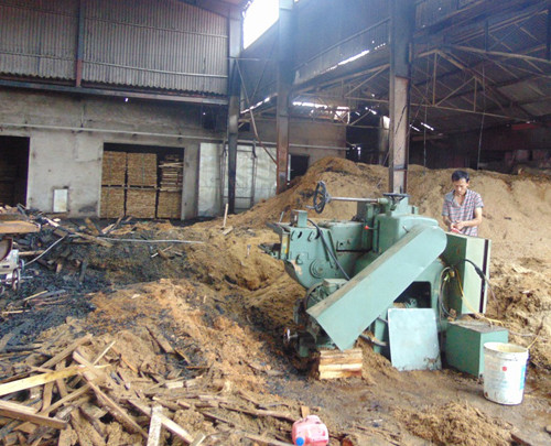 Hà Tĩnh: Chập điện, xưởng gỗ biến thành tro