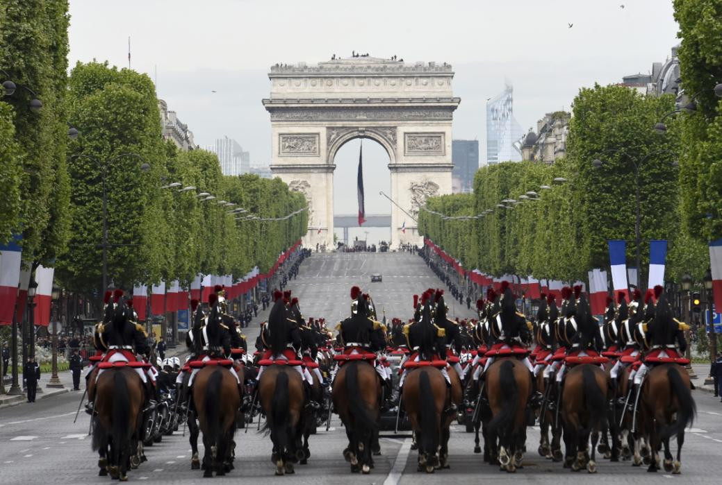 10 мая в европе. Парад во Франции 8 мая. 8 Мая — день Победы в Европе Франция. Парад 9 мая во Франции. День Победы во Франции 8 мая.