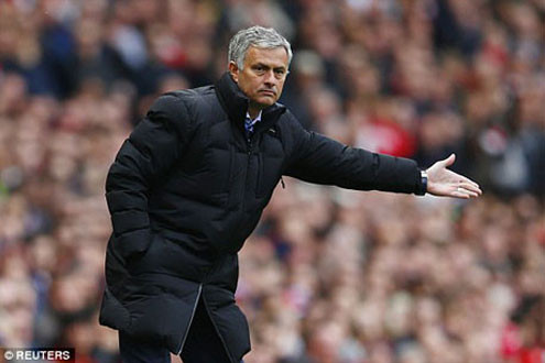 Tin nóng trong ngày: HLV Mourinho không nghỉ hưu ở Chelsea