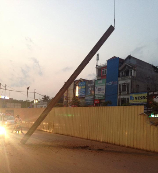 Dừng thi công, tạm thời đình chỉ gói thầu sau sự cố rơi cọc thép ở Hà Nội